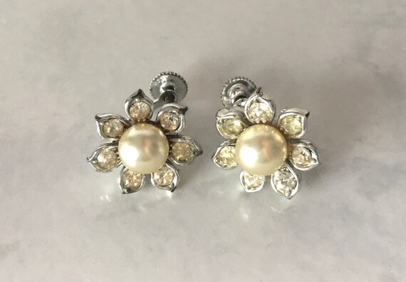 Vintage Lisner Pearl and Rhinestones Clip Earring… - image 3