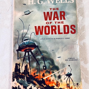 The War of the Worlds H. G. Wells Vintage Book Paperback 1964