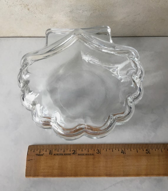 Vintage Glass Jewelry Box Shell Shaped Clear Trin… - image 4