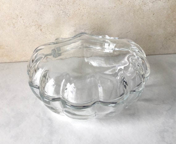 Vintage Glass Jewelry Box Shell Shaped Clear Trin… - image 3