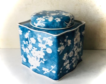 Vintage Daher Tin Cherry Blossoms Blue Scalloped England Lid