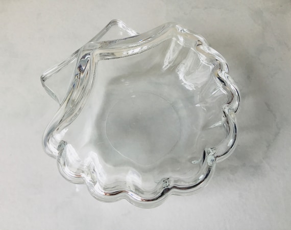 Vintage Glass Jewelry Box Shell Shaped Clear Trin… - image 2