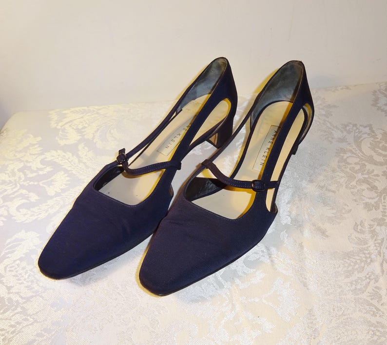 anne klein navy pumps