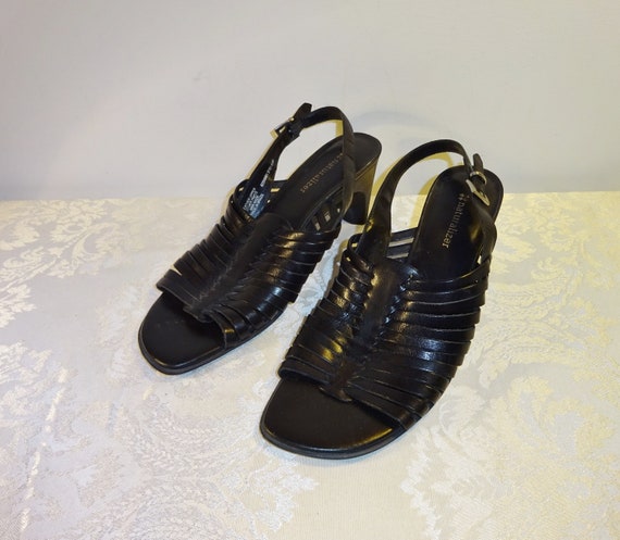 naturalizer huaraches