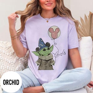 Komfort Farben Grogu Zauberhut Shirt, Vintage Baby Yoda Micky Ballon T-Shirt, Star Wars Fantasia Disney Trip Shirt Bild 8