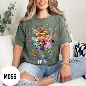 Camiseta con el nombre del póster de la película Super Mario Galaxy, Mario, Bowser, Peach, Luigi, Daisy, Yoshi, regalo de cumpleaños de Disney, viaje familiar a Disney imagen 10