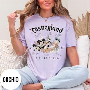 Retro Disneyland Kalifornien Est 1955 Komfortfärgad skjorta, Musse Pigg och vänner Signature-skjorta, Disney semestertröja, Walt Disney World bild 10