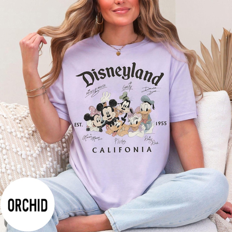 Retro Disneyland Kalifornien Est 1955 Komfortfärgad skjorta, Musse Pigg och vänner Signature-skjorta, Disney semestertröja, Walt Disney World bild 10