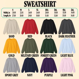 Puede incluir: Una colecci&oacute;n de sudaderas de cuello redondo en varios colores, incluyendo arena, rojo, negro y gris oscuro. La imagen muestra informaci&oacute;n de tallas y medidas, con anchos que van desde 50.8 cm hasta 86.36 cm y largos de 68.58 cm a 86.36 cm. La palabra 'SWEATSHIRT' est&aacute; arriba.