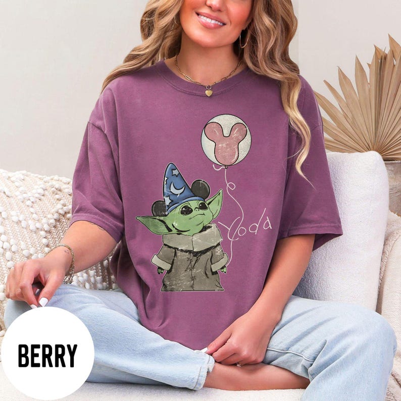 Komfort Farben Grogu Zauberhut Shirt, Vintage Baby Yoda Micky Ballon T-Shirt, Star Wars Fantasia Disney Trip Shirt Bild 12