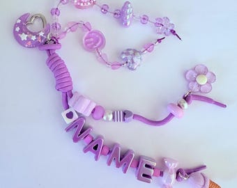 手作りの紫色の名入れビーズ付き太めキーホルダーパラコード、アクセサリー、バッグチャーム