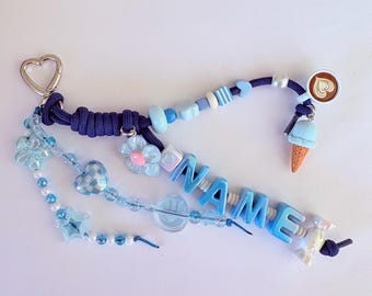 友人、花嫁介添人、ギフト、誕生日プレゼントに最適な、トレンディなブルーのバブル文字カスタムネームバッグチャーム/キーホルダー