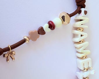 手作りのコーヒーモカ パーソナライズされた名前入りビーズ チャンキーキーホルダー パラコード、アクセサリー、バッグチャーム