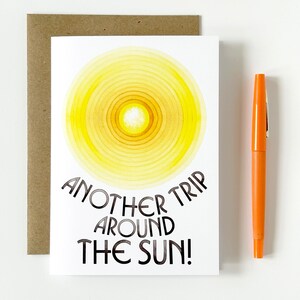 Tarjeta de cumpleaños: Otro viaje alrededor del sol, 5 x 7 pulg., tamaño A7