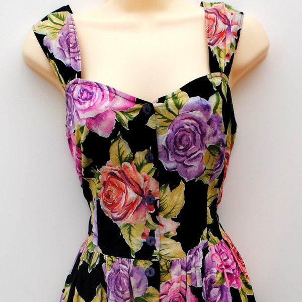 Floral Rose Print Vintage Dress with Sweetheart Neckline. 1980s. M - M/L