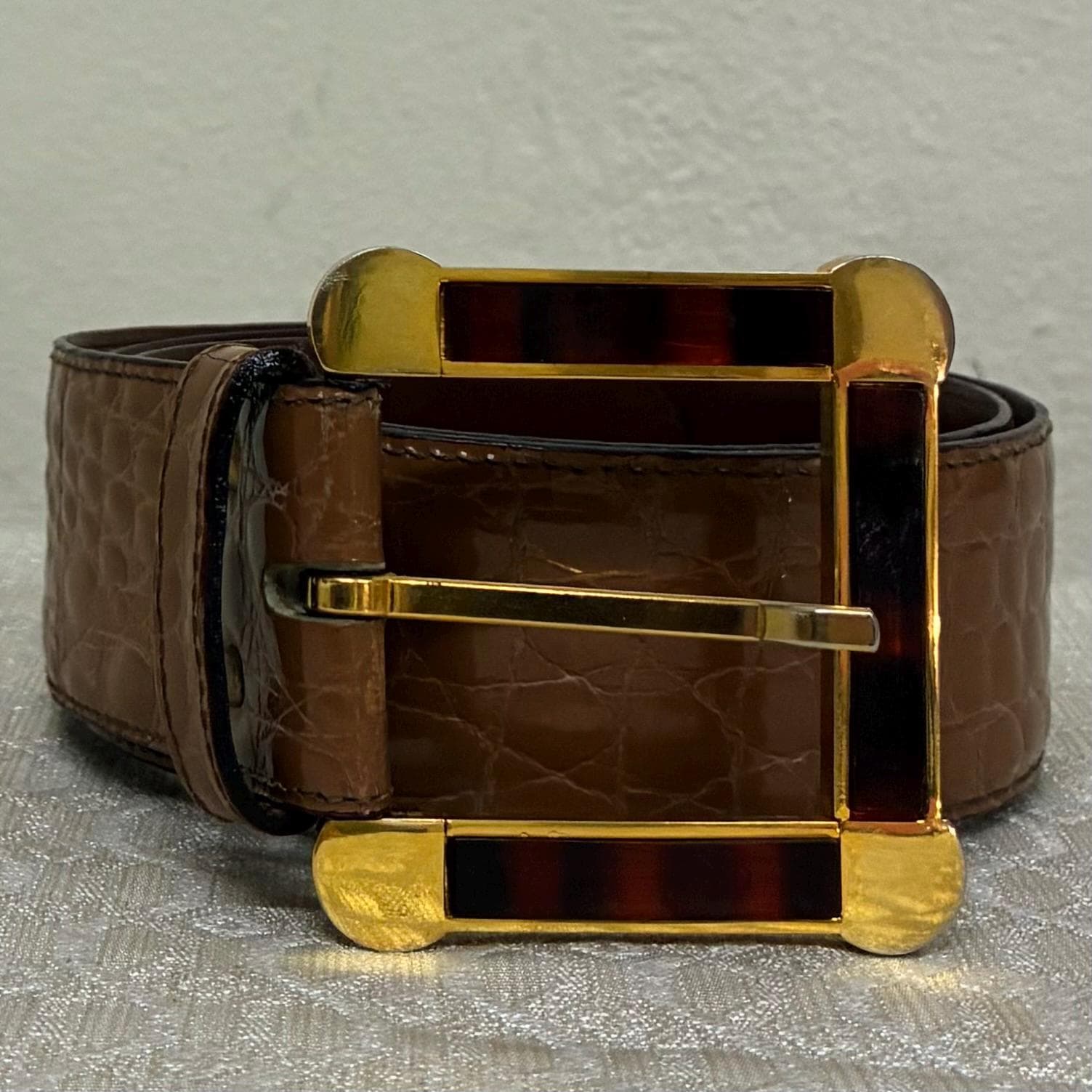 Original by Robert Belt Buckle Round Faux Tortoise Shell Gold Tone White Base s-l1200.jpg main image 3