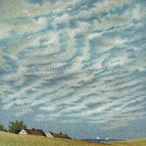 Puede incluir: Una pintura de un paisaje con un cielo azul lleno de nubes blancas. En primer plano, hay tres peque&ntilde;as casas con techos marrones y paredes blancas. Las casas est&aacute;n en un campo de hierba.