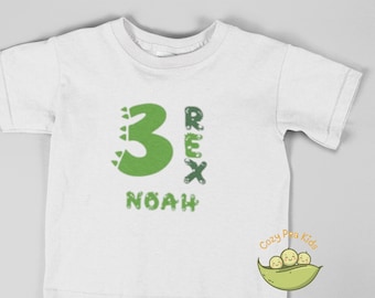 Personalisierte drei Rex Dinosaurier Geburtstag Shirt, Benutzerdefinierte Name Dino Kleinkind Outfit