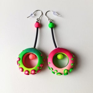 Boucles d'oreilles, pâte polymère, Fimo, bijou polymère, boucles d'oreilles colorées, bijoux contemporains, boho, boucles d'oreilles longues Green/Pink