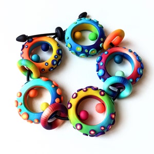 Wunderliches Armband aus Polymer Clay: Farbenfrohe Tragbare Kunst
