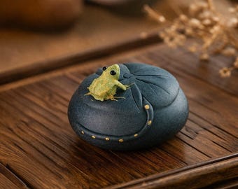 Frog Tea Pet, Handmade Clay Tea Companion, Zen Tea Ceremony Figurine, Mini Frog Decor, Cozy Tea Ritual, Unique Gift for Tea Love
