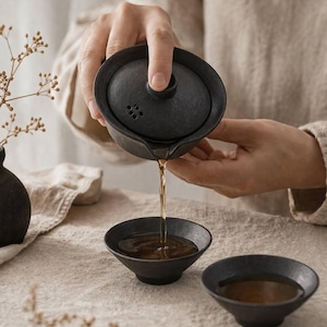 Handgemaakte Gaiwan-theeset, keramische theeceremonieset met 2 kopjes, Slow Living Ritual, gezellig theecadeau, minimalistische zentheeset