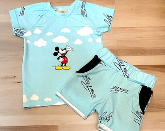 Disney Mickey signature, two-piece outfit, size 4T shirt shorts