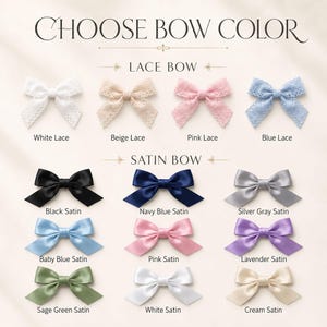 Puede incluir: Una carta de colores titulada CHOOSE BOW COLOR muestra cuatro lazos de encaje en blanco, beige, rosa y azul, y nueve lazos de sat&eacute;n en negro, azul marino, gris plata, azul beb&eacute;, rosa, lavanda, verde salvia, blanco y crema, etiquetados.