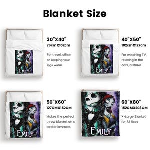 Peut inclure: Une couverture blanche avec une image color&eacute;e de Jack Skellington et Sally de The Nightmare Before Christmas. Les tailles sont 76cm x 102cm, 102cm x 127cm, 127cm x 152cm et 152cm x 203cm. Le texte "Blanket Size" est en haut.