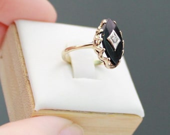 Beautiful Vintage 10k Gold Ring | Black Onyx  With Diamond Accent | SIZE 5.5