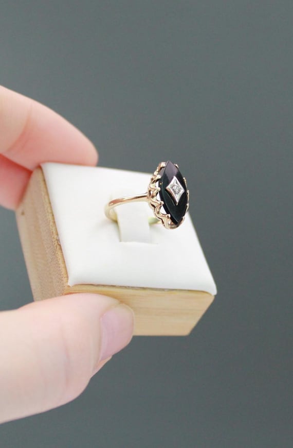 Beautiful Vintage 10k Gold Ring | Black Onyx  With Diamond Accent | SIZE 5.5