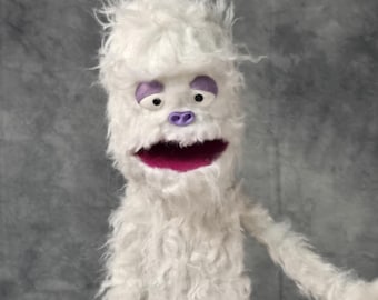 Flurry: grote handpop met lange vacht en monster