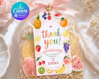 Plantilla de etiqueta de agradecimiento para el segundo cumpleaños Twotti Frutti Fruit Acuarela Elegante Etiqueta de regalo para niña o niño Regalo pequeño Fiesta de verano 3 formas disponibles 2x3.5 pulgadas Edición en Canva Tutti Frutti Esquinas redondeadas 2 esquinas superiores Recorte rectangular