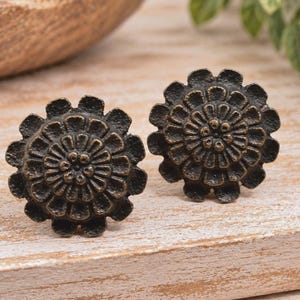 Bronze Zinnia Flower Cabinet Knob, Peaceful Outdoor Garden Plant