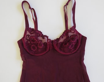 Vestido lencero/camisón de malla vintage italiano La Perla Black Label, color burdeos intenso/rojo vino.