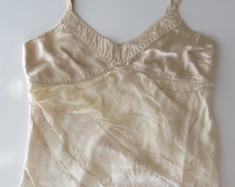 Canotta/top vintage italiano in seta color champagne con ricami/applicazioni floreali, anni '90, Mariella Rosati