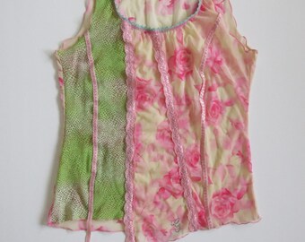 Zeldzame vintage Guess-hemd uit de jaren 00 asymmetrische bloemen/groene mesh-top met slangenleer