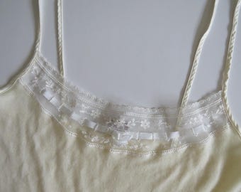 VTG Malizia La Perla tricot crème/botergeel cami tule bloemenborduurwerk