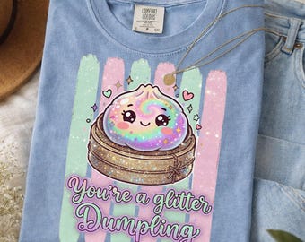 Camiseta con diseño de dumpling brillante, camiseta kawaii a rayas con temática de comida, camiseta divertida con juego de palabras sobre dumplings, camiseta arcoíris pastel, regalo para amantes de la comida, colores cómodos