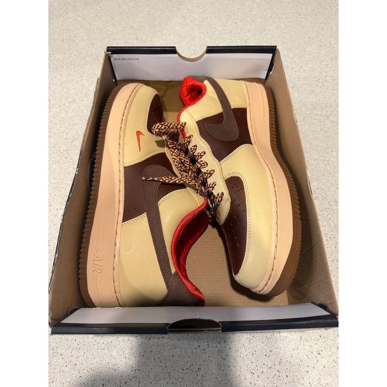 sneaker nike/air force 1'07/ tan-cacao/men size 10.5/hq3447222/bx no lid image 2