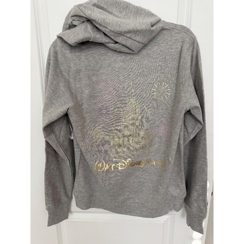 Walt disney world cinderela castle gold/theme parks 2025/ hoodie w zip/nwt afbeelding 2