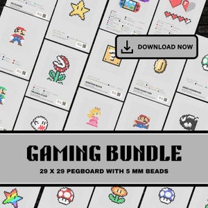 Op de afbeelding: Een verzameling pixel art ontwerpen met personages en iconen uit een populaire videogame serie. De ontwerpen omvatten een ster, een vraagtekenblok, een munt en een groene paddenstoel. De tekst "GAMING BUNDLE" en "29 X 29 PEGBOARD WITH 5 MM BEADS" zijn ook zichtbaar.