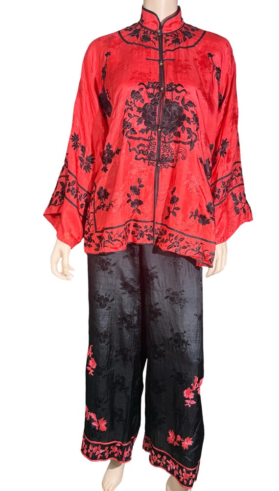 Vintage 1930s Hand Embroidered Orange and Black Silk Lounging Set