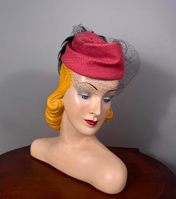 Vintage 1940s Hot Pink Felt Tilt Hat