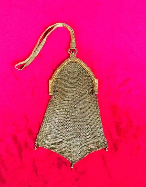 Vintage 1920s Whiting and Davis Gold Tone Mesh Bag w Onyx Accent