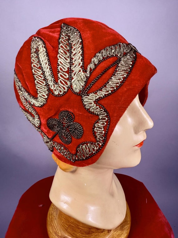 Vintage 1920s Red Velvet Cloche