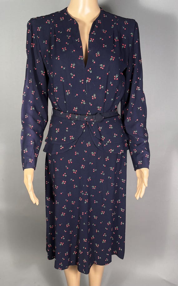 Vintage 1940s Rayon Crepe Dress w Belt XS