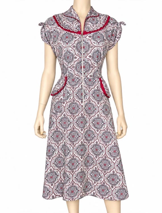 1940s White, Dark Red and Grey House Dress XL