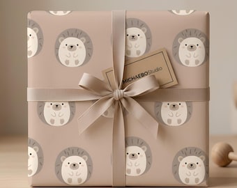 Papel de regalo con estampado de erizo, ideal para cumpleaños infantiles.