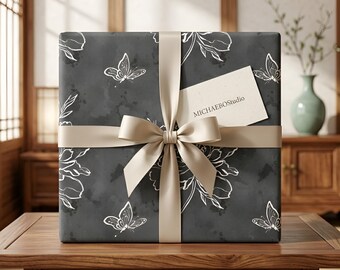 Elegantes koreanisches Geschenkpapier mit Schmetterling und Pfingstrose, traditionelle Dancheong-inspirierte botanische Geschenkpapier, Ink Wash Hintergrund